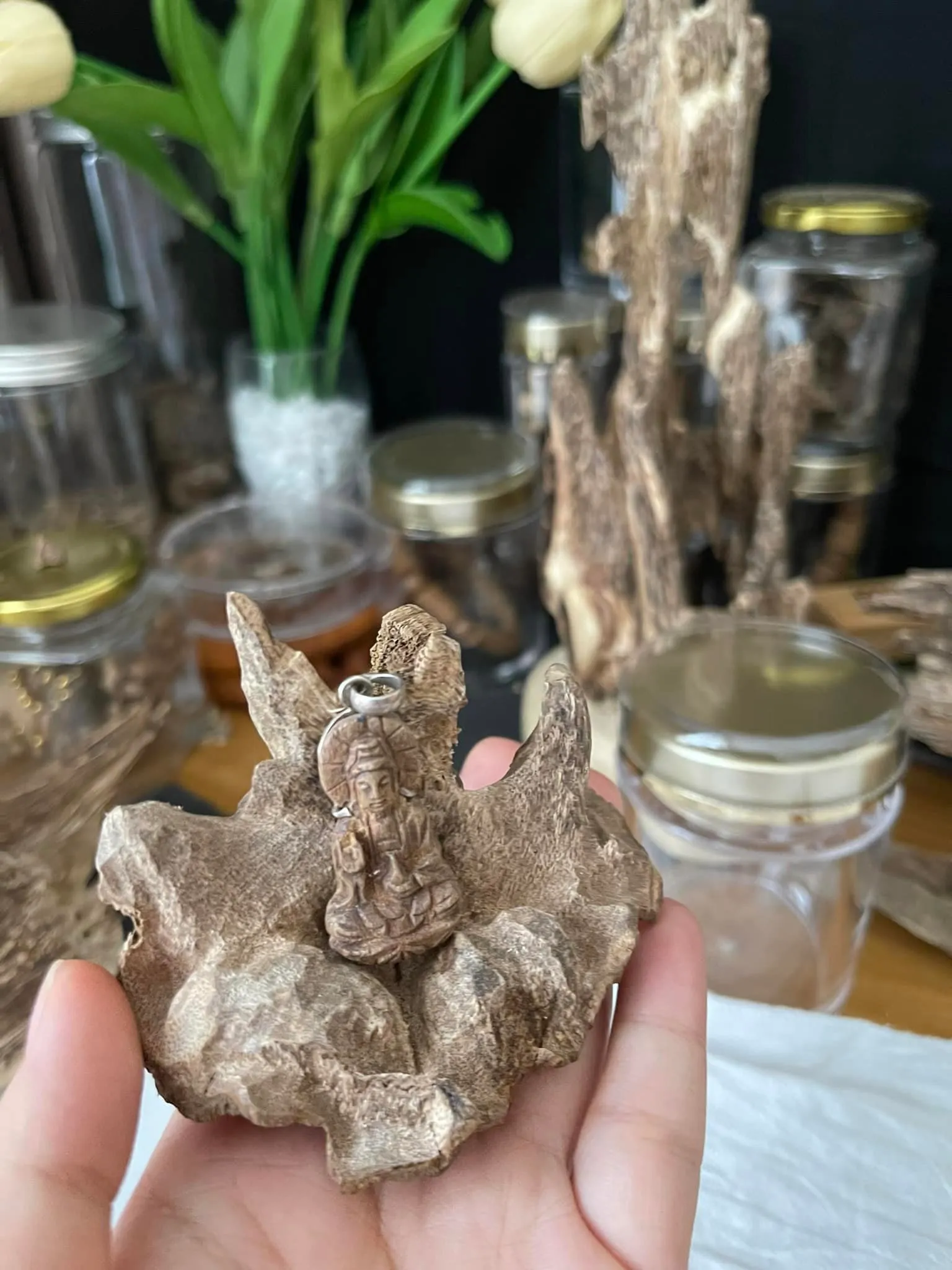 Carved Guanyin Agarwood Pendant – Natural Vietnamese Oud with 925 Silver Clasp